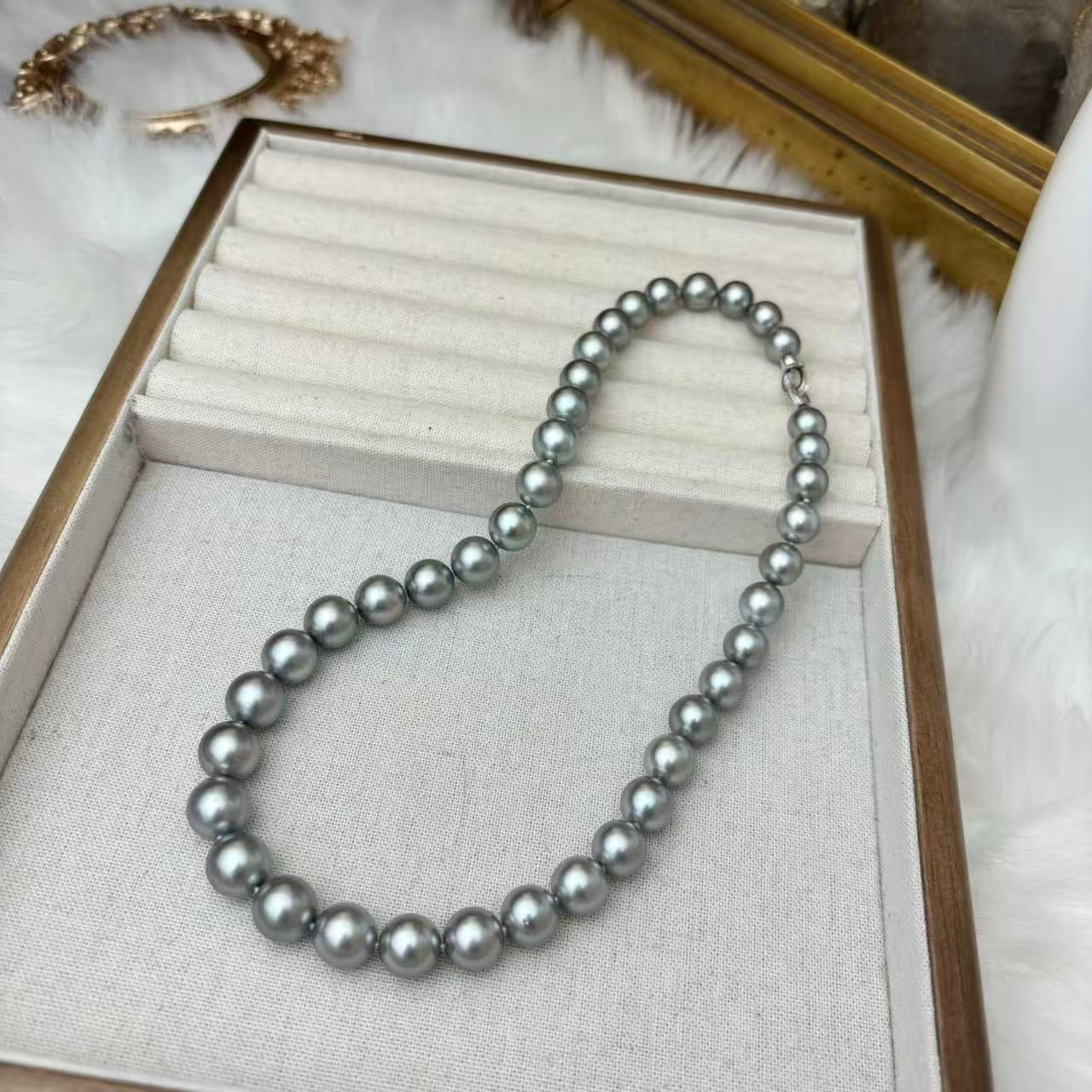 Tahiti Platium Grey Necklace